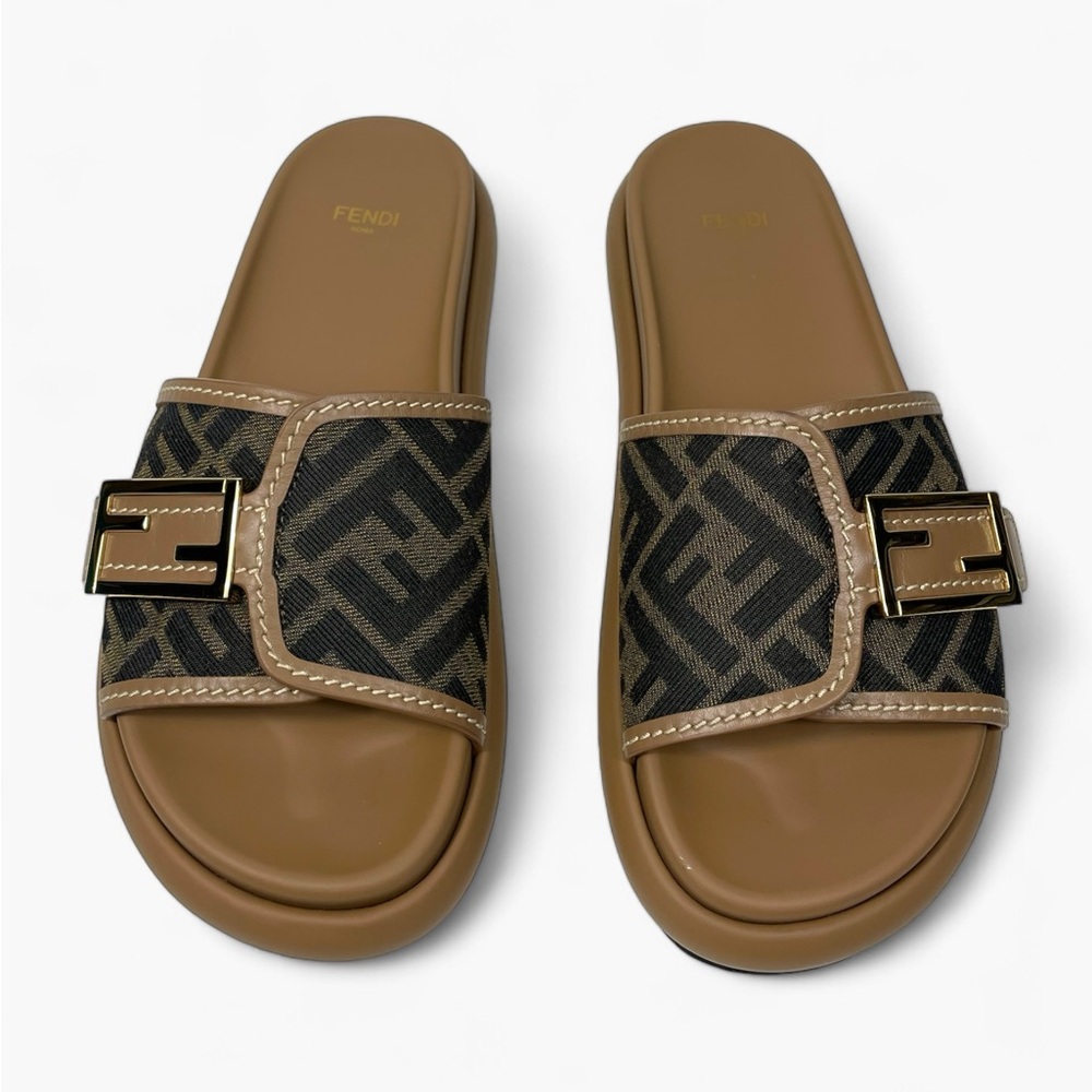 FENDI Slide sandals with logo